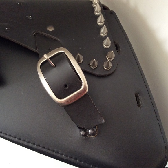 Harley Davidson motorcycle leather saddlebag - Picture 2 of 15